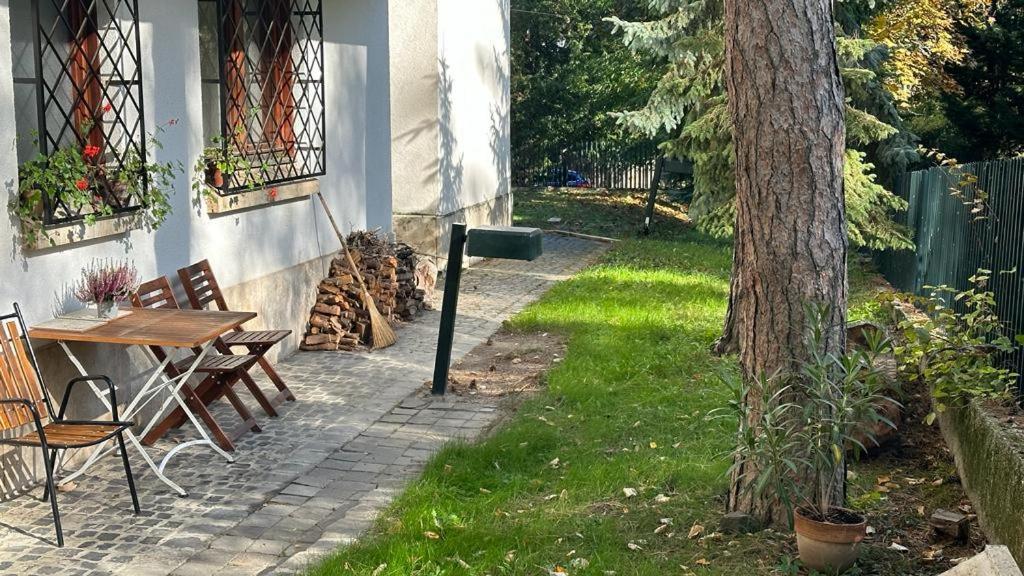 Cosy Apartman In Green Buda Budapest Luaran gambar