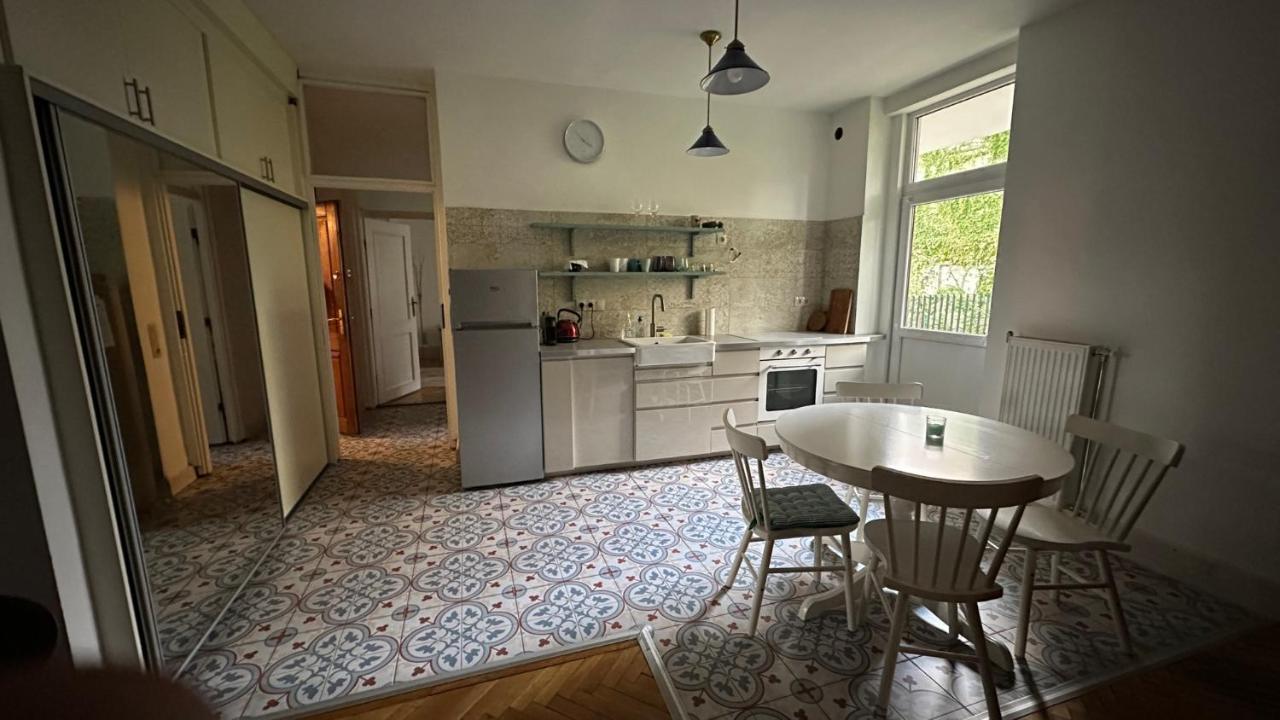Cosy Apartman In Green Buda Budapest Luaran gambar