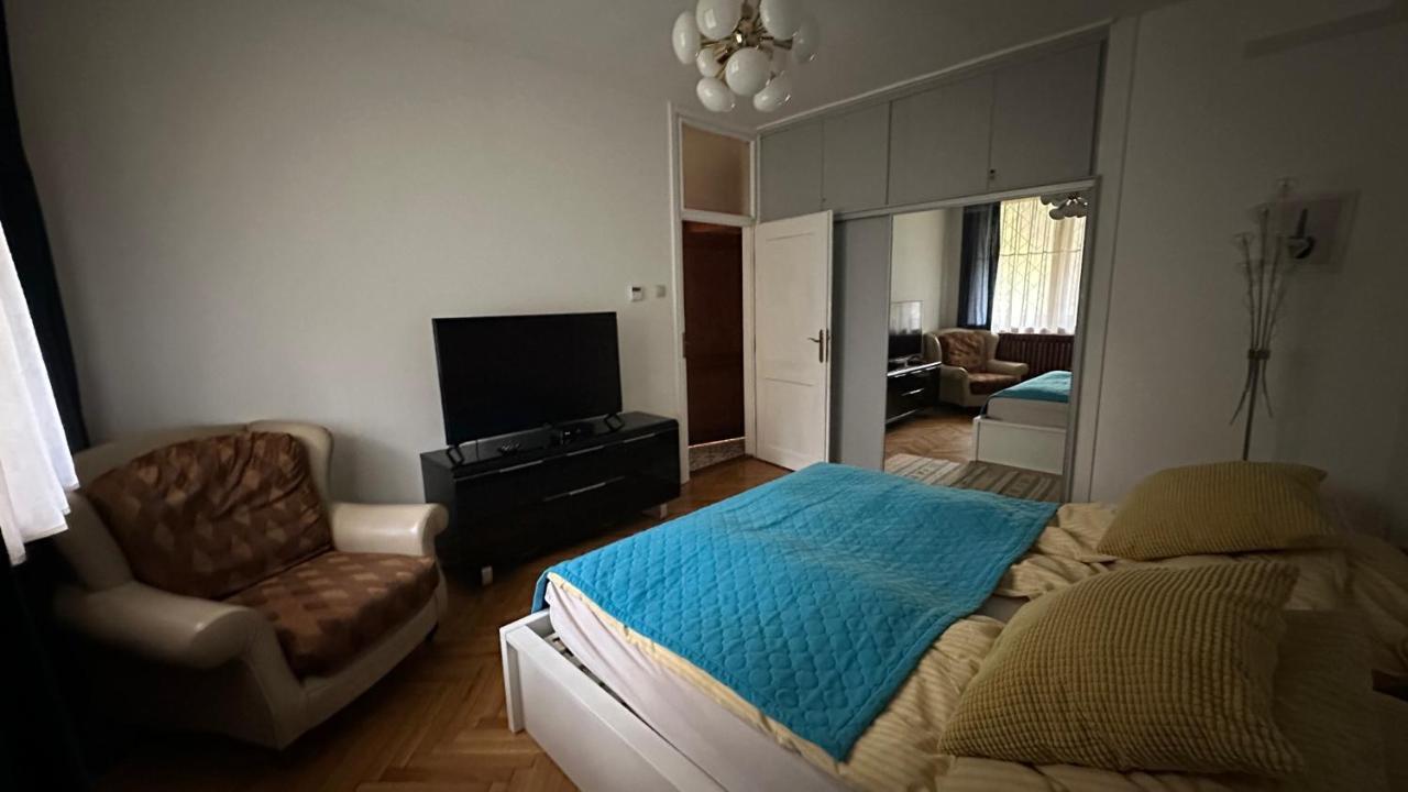 Cosy Apartman In Green Buda Budapest Luaran gambar