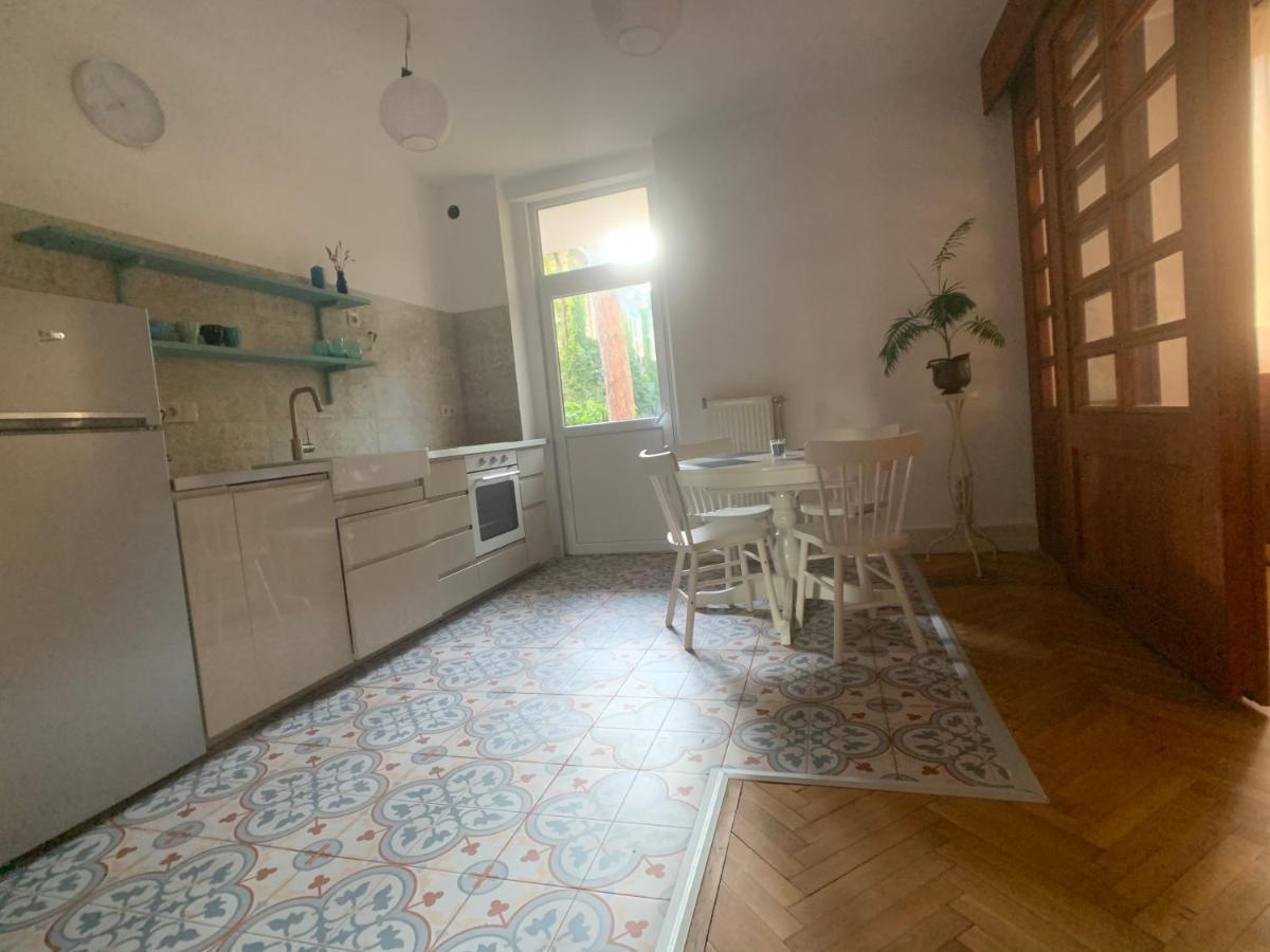 Cosy Apartman In Green Buda Budapest Luaran gambar